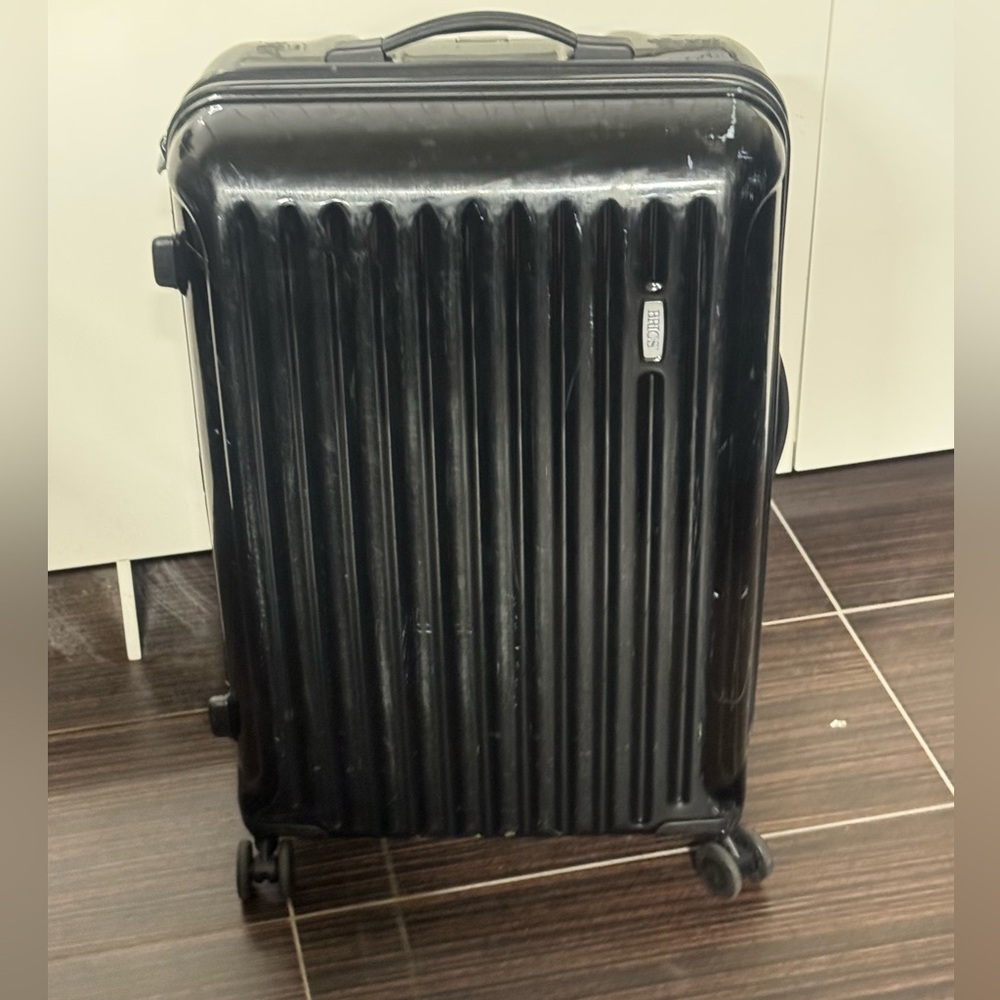 BRIC’S Hard Shell Spinner Suitcase in Black Carry On